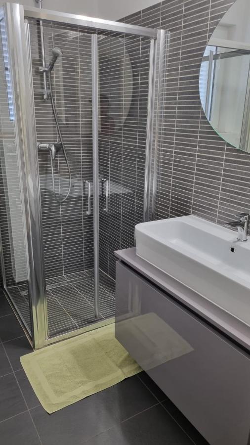 Casa Emma With Pool Apartment โปเรช ภายนอก รูปภาพ