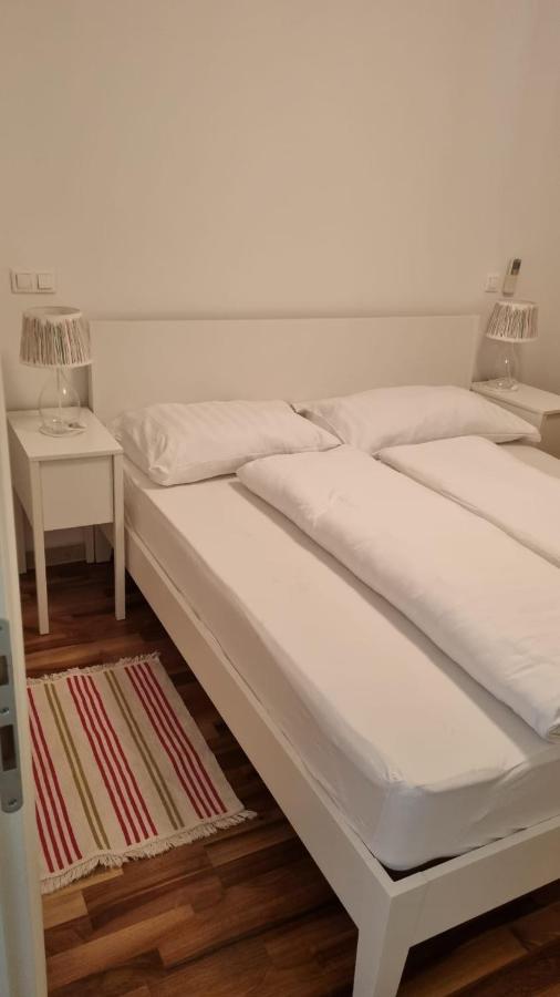Casa Emma With Pool Apartment โปเรช ภายนอก รูปภาพ