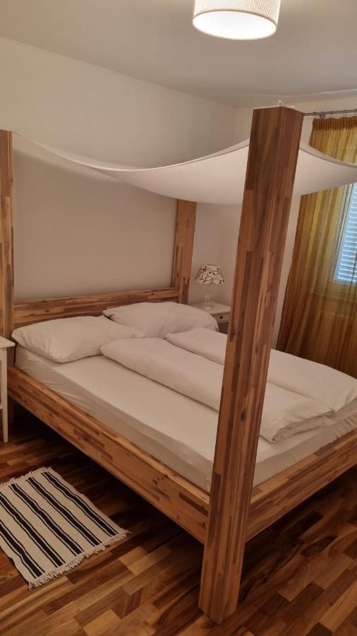 Casa Emma With Pool Apartment โปเรช ภายนอก รูปภาพ