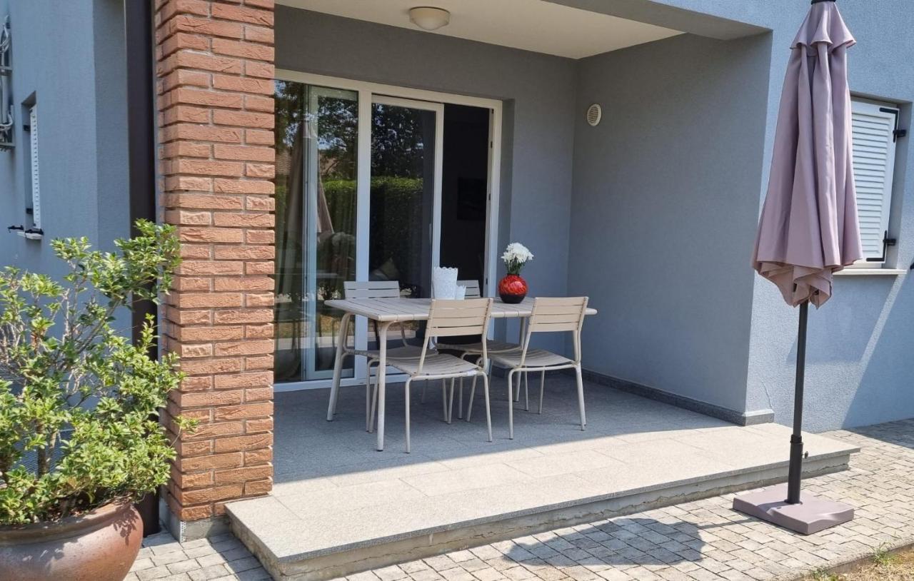 Casa Emma With Pool Apartment โปเรช ภายนอก รูปภาพ